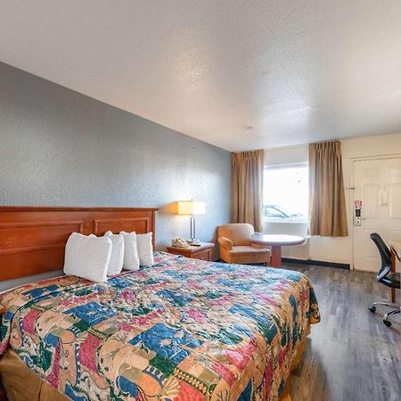 Econo Lodge Phoenix North I-17 Екстериор снимка