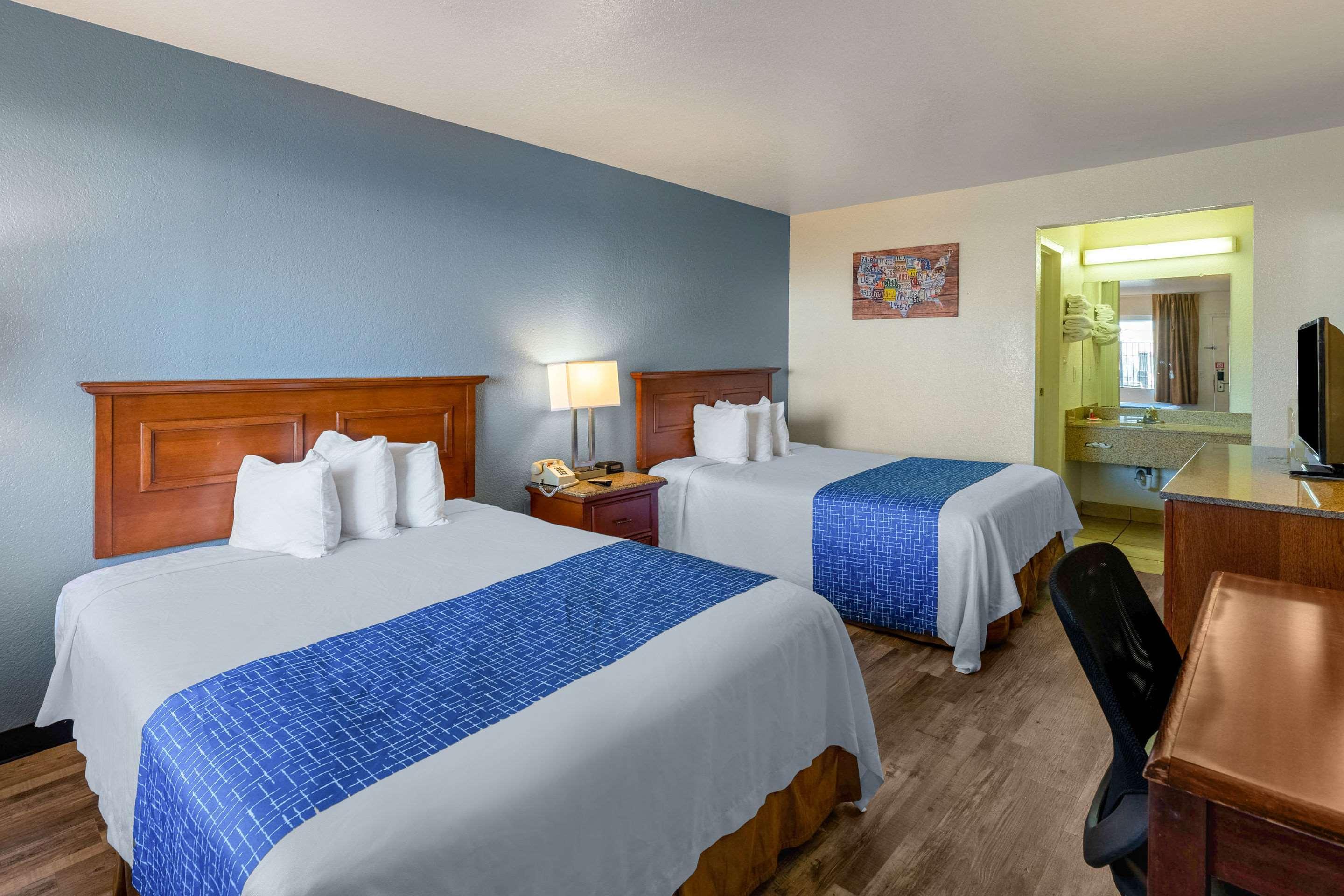 Econo Lodge Phoenix North I-17 Екстериор снимка