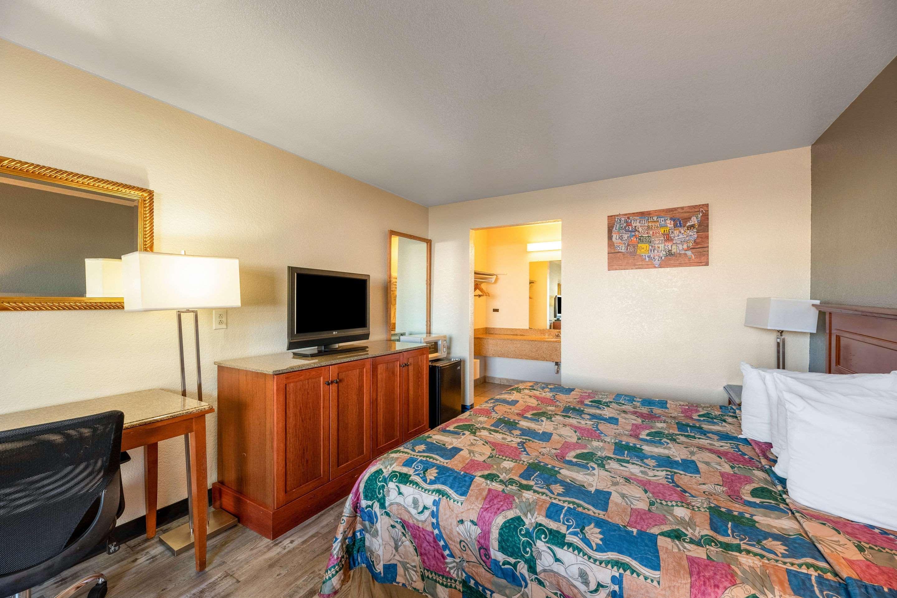 Econo Lodge Phoenix North I-17 Екстериор снимка