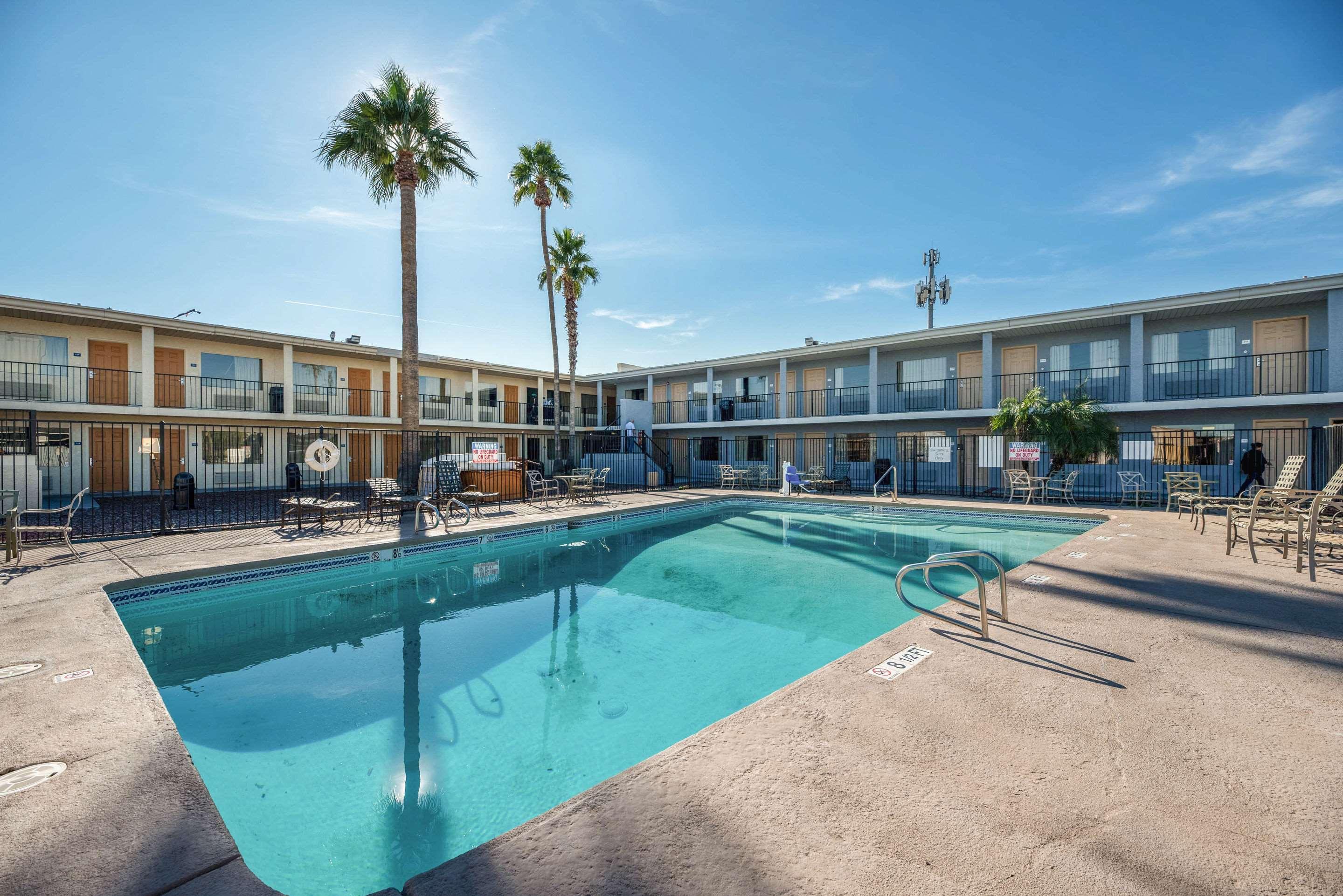 Econo Lodge Phoenix North I-17 Екстериор снимка