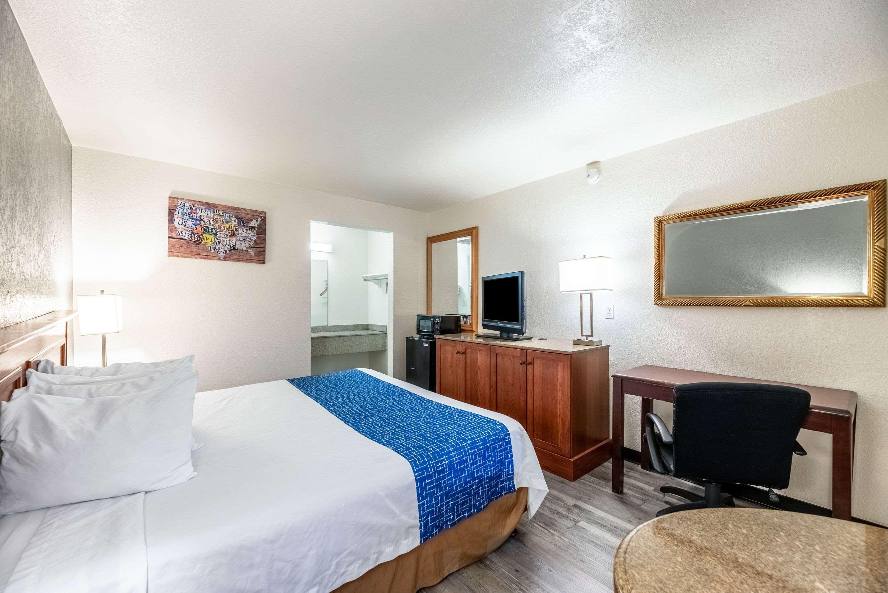 Econo Lodge Phoenix North I-17 Екстериор снимка