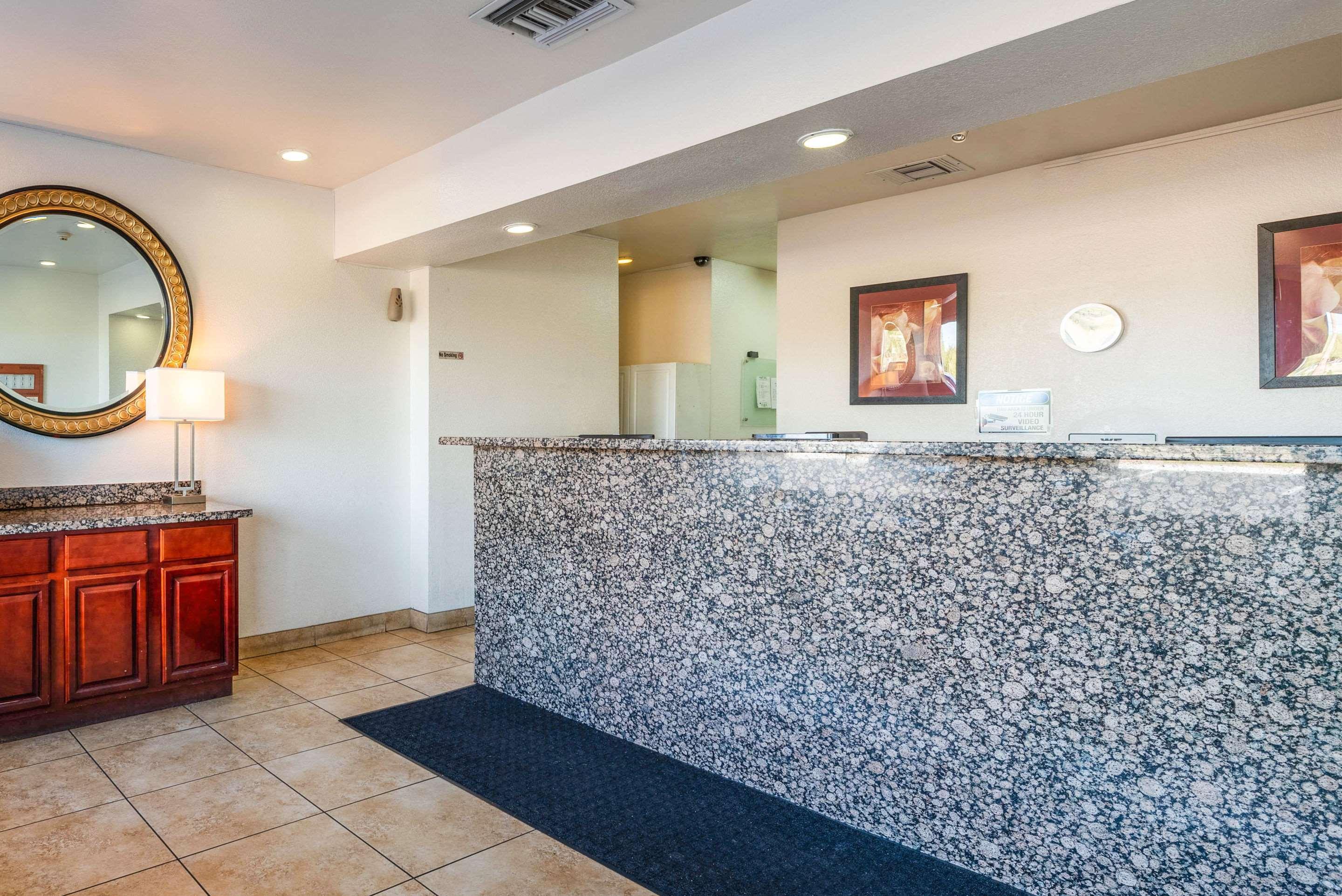 Econo Lodge Phoenix North I-17 Екстериор снимка