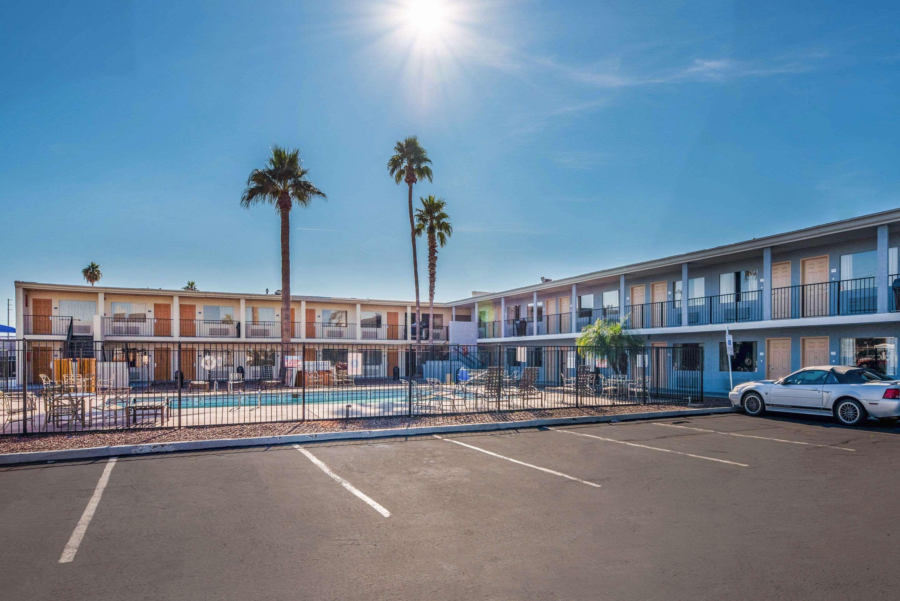 Econo Lodge Phoenix North I-17 Екстериор снимка