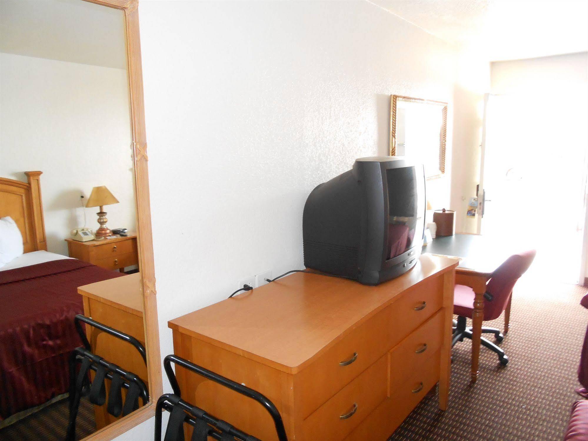 Econo Lodge Phoenix North I-17 Екстериор снимка